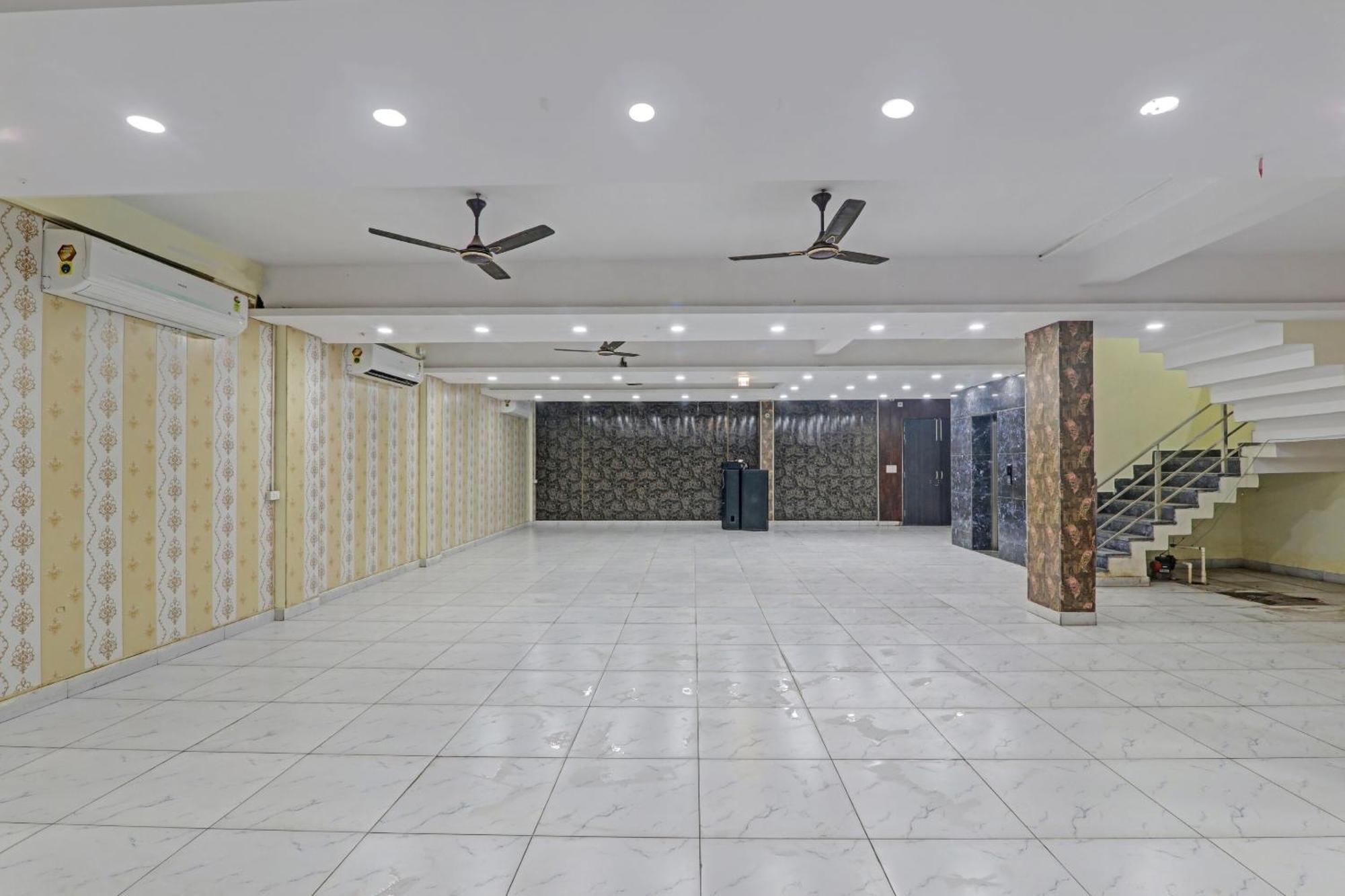 Chinhat Collection O Srg酒店 外观 照片